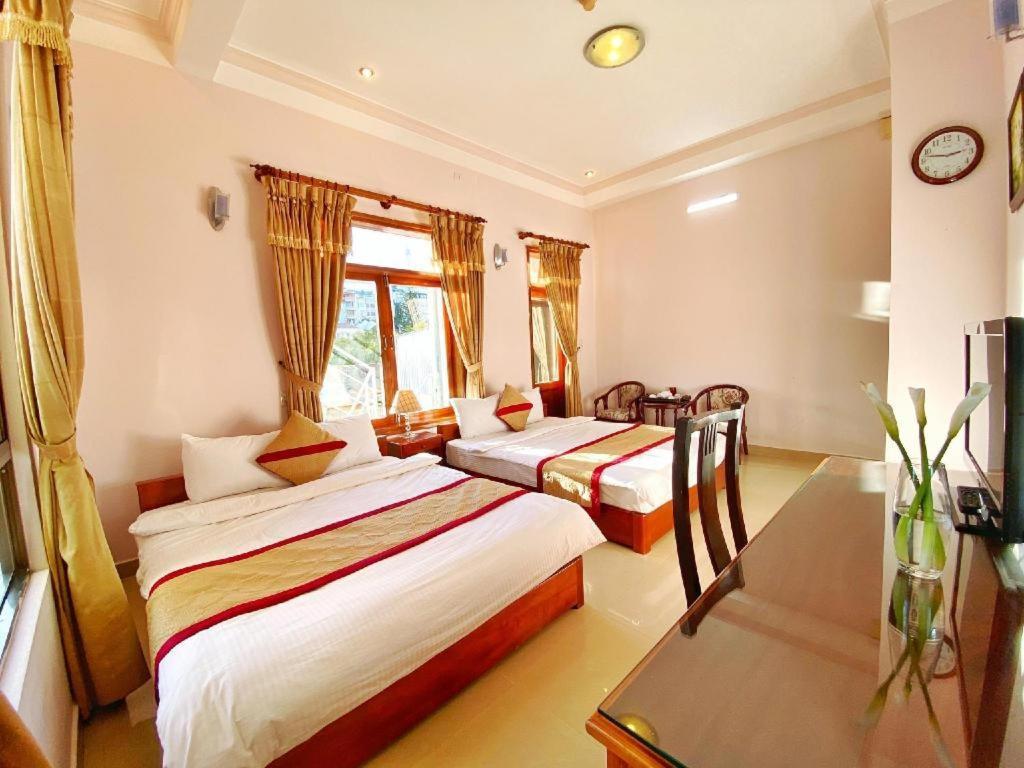 דה לאט Gold Night Hotel מראה חיצוני תמונה