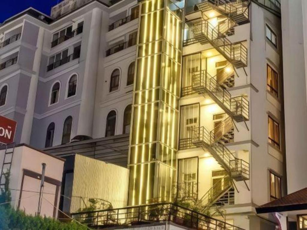 דה לאט Gold Night Hotel מראה חיצוני תמונה