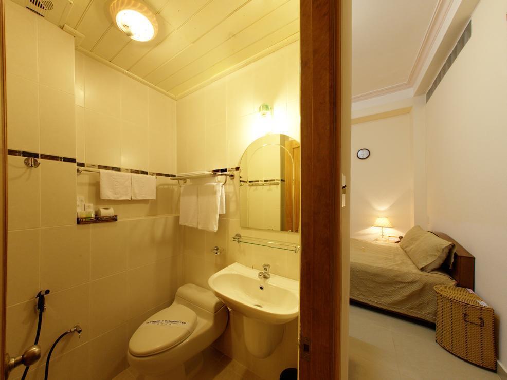 דה לאט Gold Night Hotel מראה חיצוני תמונה